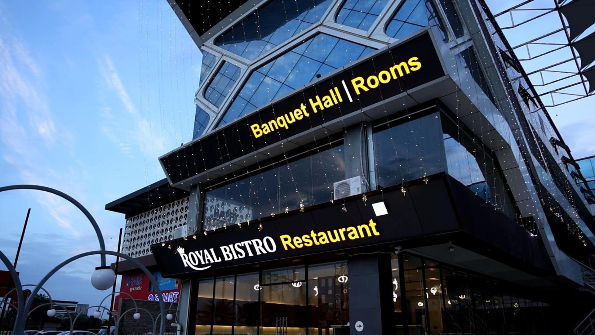 Hotel Royal Bistro Mahesana Eksteriør billede